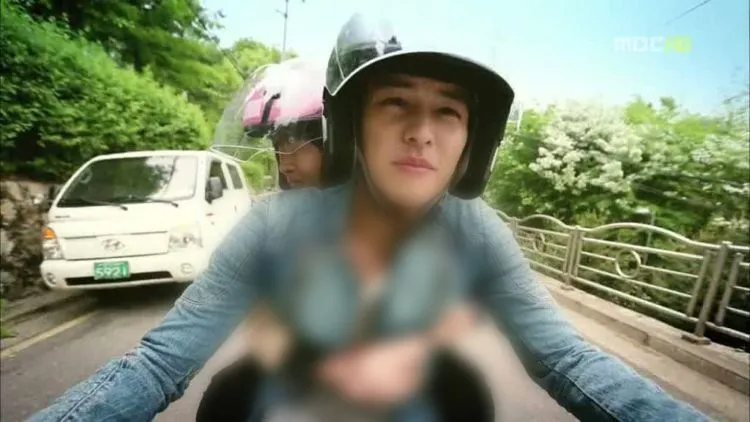 Kalau Atlet Renang Aja Disensor, Lama-Lama Hidup Kita Jadi Blur Semua Kayak 13 Foto Ini. Sebal Deh! 18