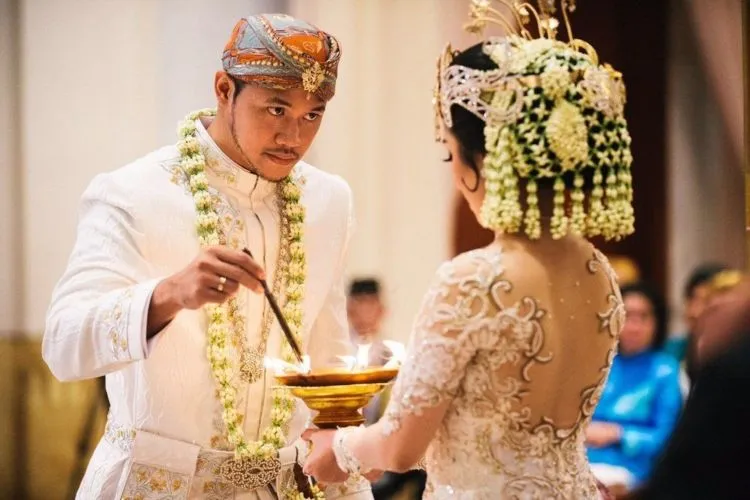 Beberapa Mitos Pernikahan yang Ada Di Indonesia. Ternyata Banyak yang Tak Terbukti Kebenarannya! 7