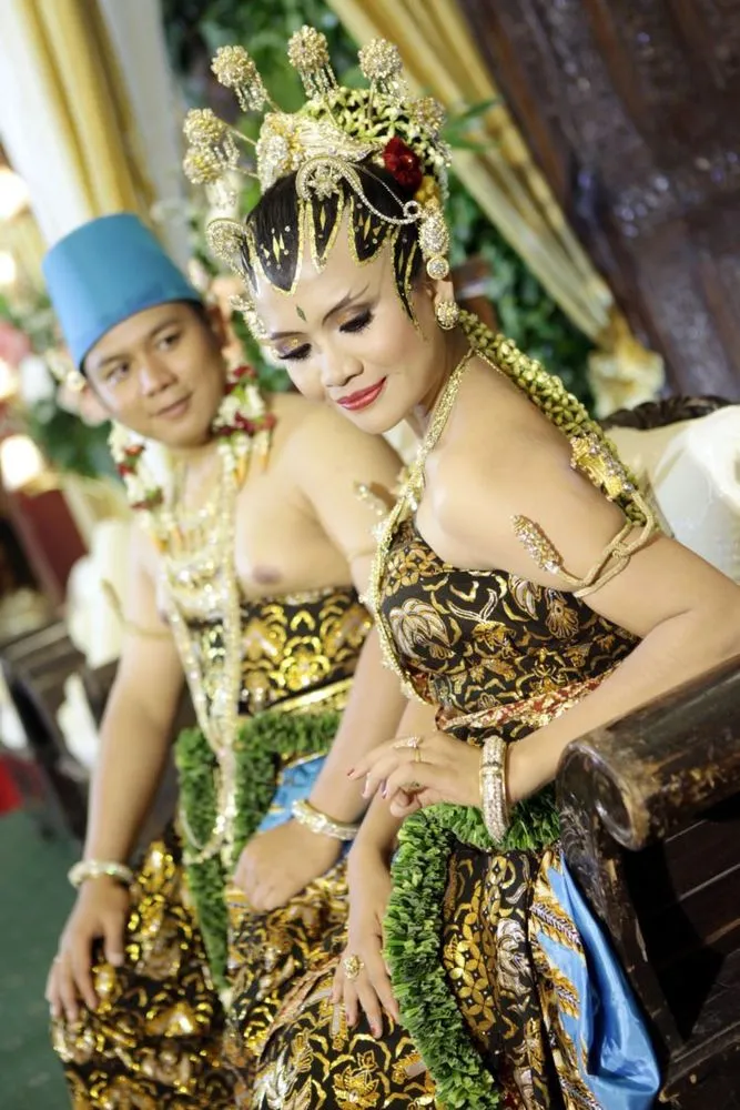 Intip Bermacam Gaun Pernikahan Tradisional dari Asia Yuk, Indonesia pun Tak Kalah Cantik Lho! 26