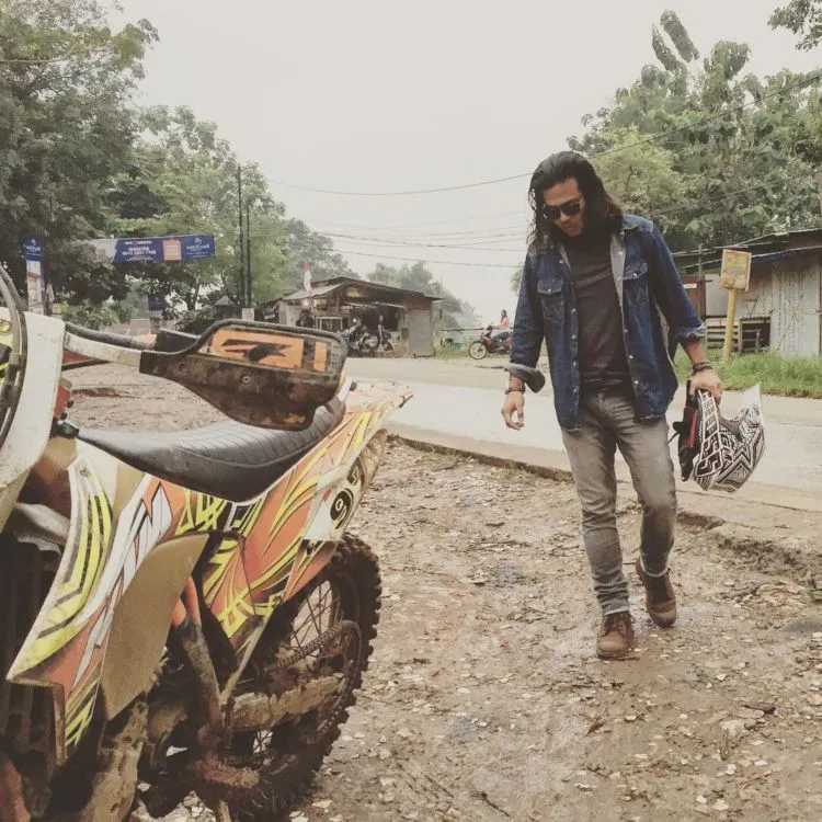 10 Jaket Macho Buat Cowok Pakai Berkendara. Panggilan