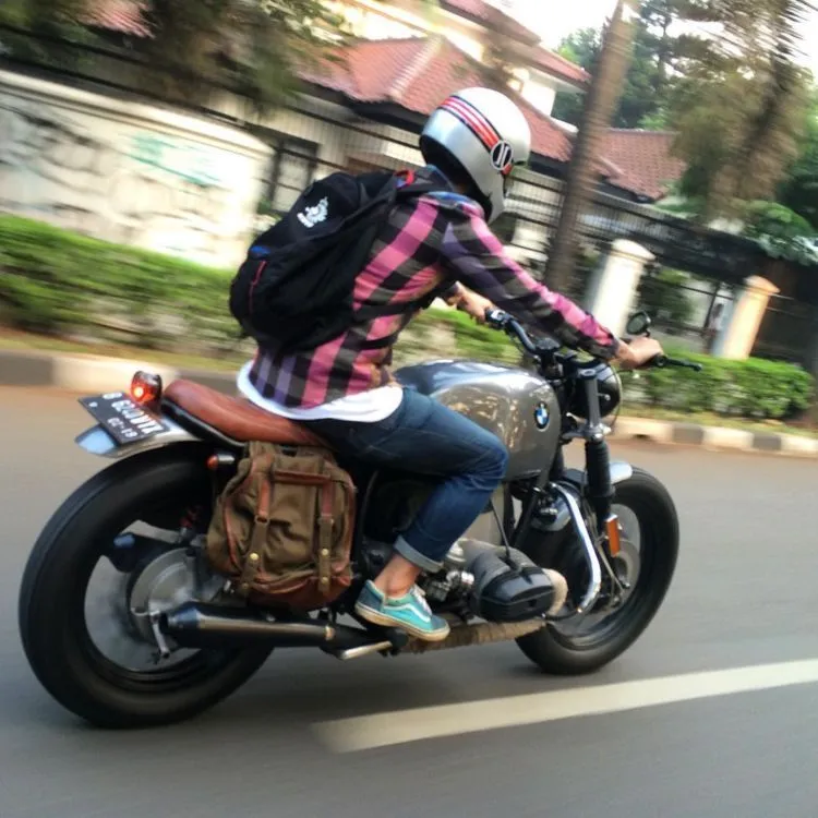 10 Jaket Macho Buat Cowok Pakai Berkendara. Panggilan