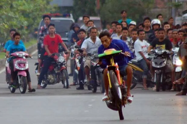 Hal-hal Ini Pasti Bikin Kamu Kesel dan Emosi Ketika Melintas di Jalan Raya. Ada-ada Aja Deh Ah! 8