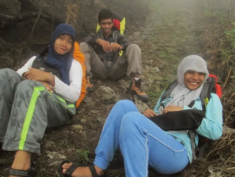 Kamu yang Bisa Merasakan Kehadiran Setan, Hal-hal Aneh Ini Pasti Kamu Rasakan pas Jalan-jalan! 11