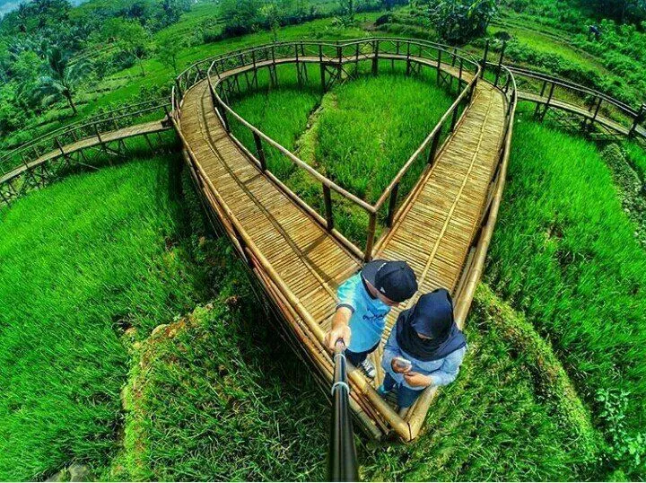Nikmati Sensasi Romantis Nan Artistik di Jembatan Cinta Purbalingga. Yuk Maen ke Sana Segera! 10