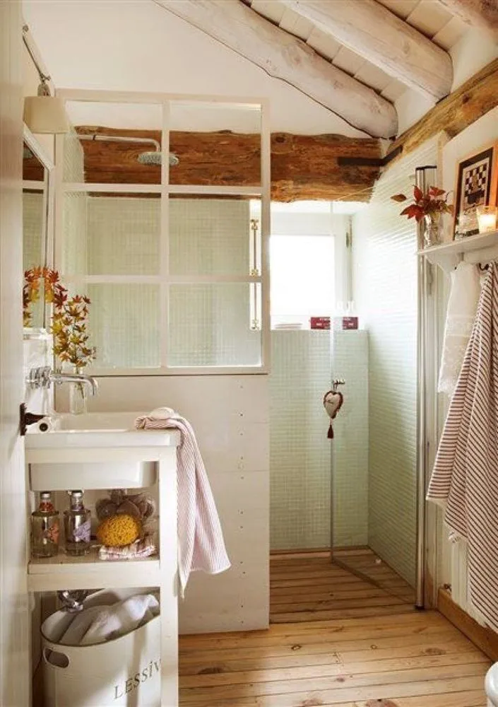 Punya Kamar Mandi Kecil dan Sempit? 10 Ide Ini Bisa Membuatnya Lebih Lengang dan Tertata 16