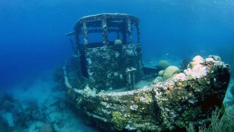 8 Kapal Hantu Ini Mengisahkan Cerita Seram dan Misterius. Eh, Ternyata di Indonesia Juga Ada! 14