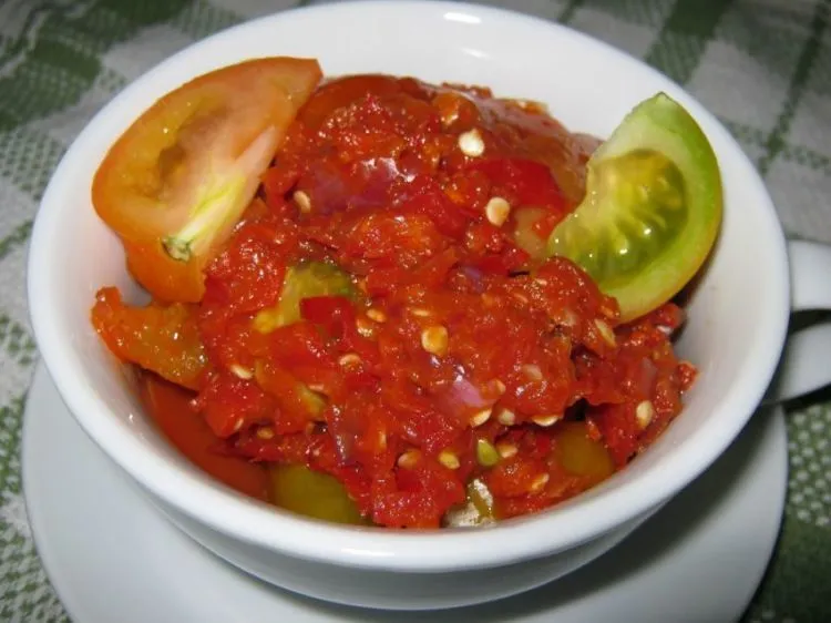 7 Resep Sambal Buatmu yang Kurang Suka Pedas. Enak, Tapi Nggak Bikin Lidah Panas! 12