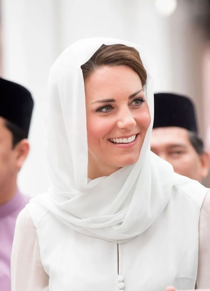 Jilbab Ternyata Nggak Cuma Soal Agama, 14 Seleb Hollywood Ini Pakai Juga dengan Berbagai Alasan 16