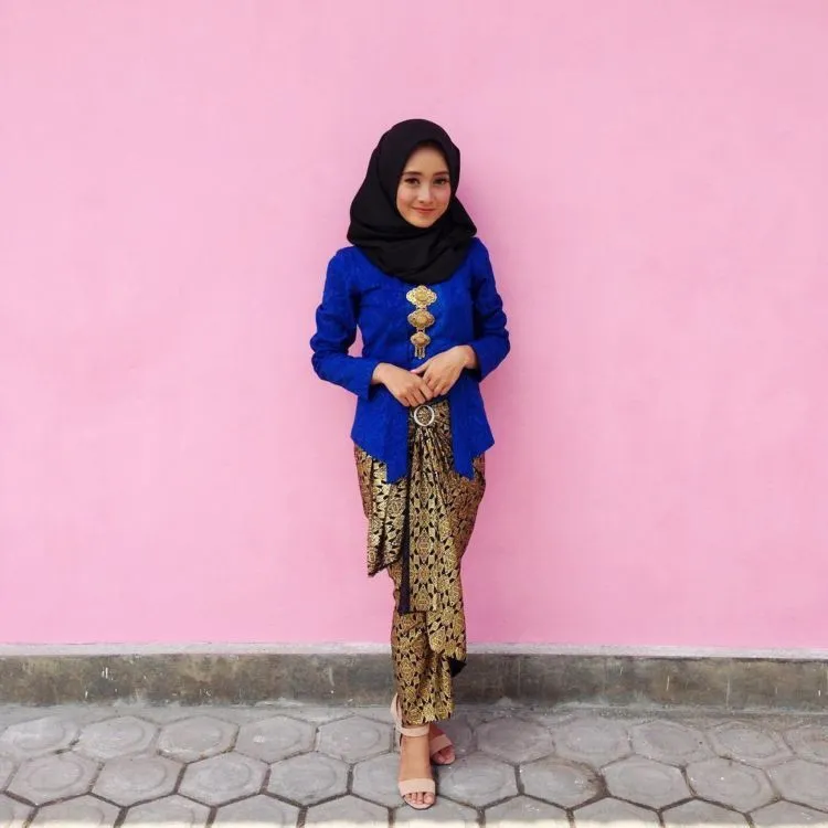 9 Inspirasi Bawahan Kebaya yang Bisa Kamu Jadikan Referensi untuk Tampil Kian Paripurna 13