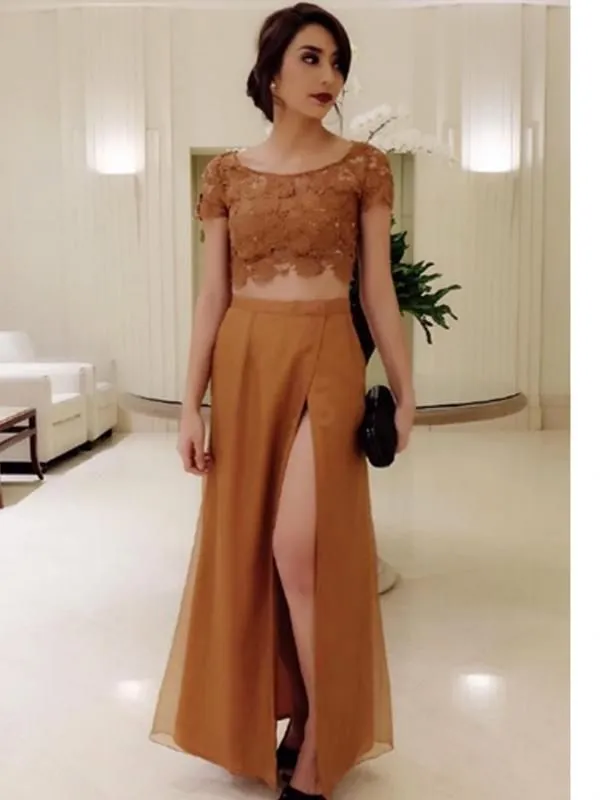 Padu Padan Kebaya dengan Rok Belah, Siap Membuat Tampilan Cantikmu Kian Mewah 16