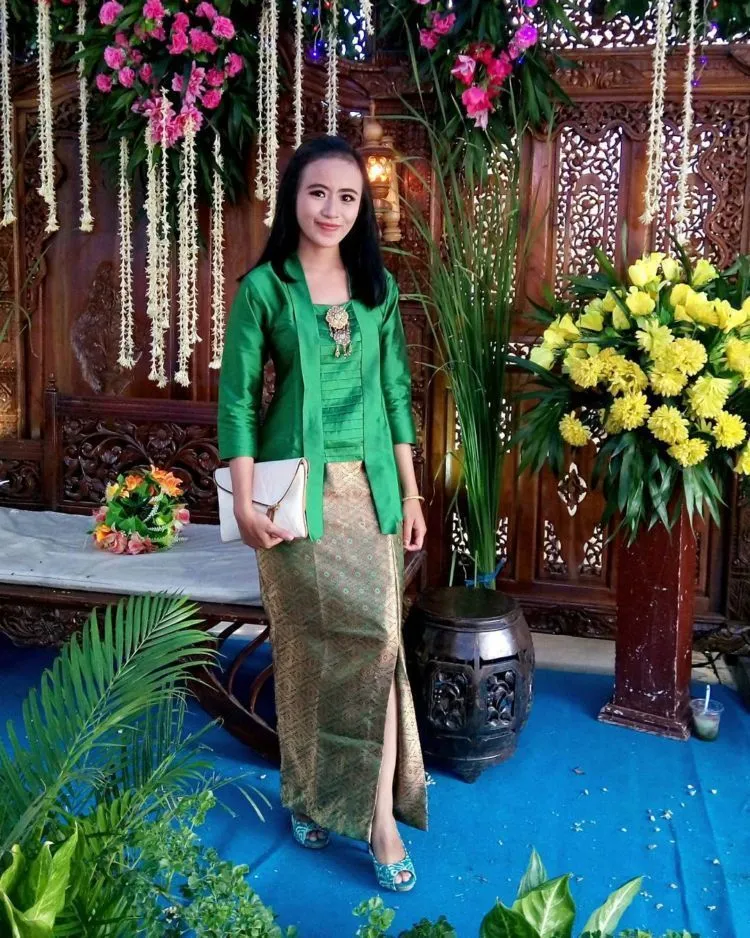 9 Inspirasi Bawahan Kebaya yang Bisa Kamu Jadikan Referensi untuk Tampil Kian Paripurna 16