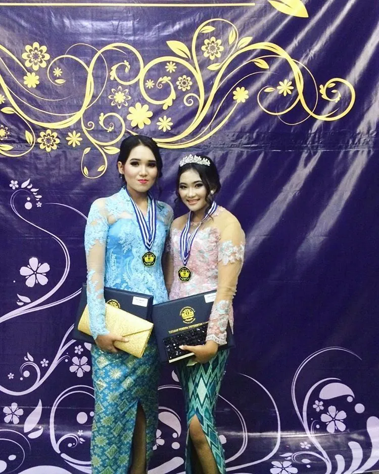 Padu Padan Kebaya dengan Rok Belah, Siap Membuat Tampilan Cantikmu Kian Mewah 10