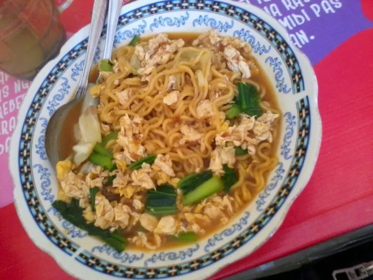 18 Makanan Ini Jadi Bukti Bahwa Kuliner Kaki Lima Adalah Nikmat Surga yang Sebenarnya! 19