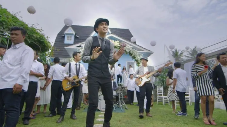Lagu yang Harus Kamu Dengar Sebelum Datang ke Nikahan Mantan, Supaya Move On Kamu Nggak Gagal Total 9