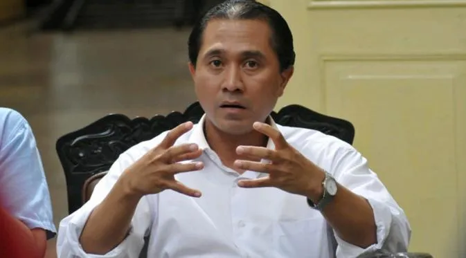 Sukses Ngebanyol Ala Kasino, Vino Bastian Bakal Tampil Kalem Jadi Chrisye 6