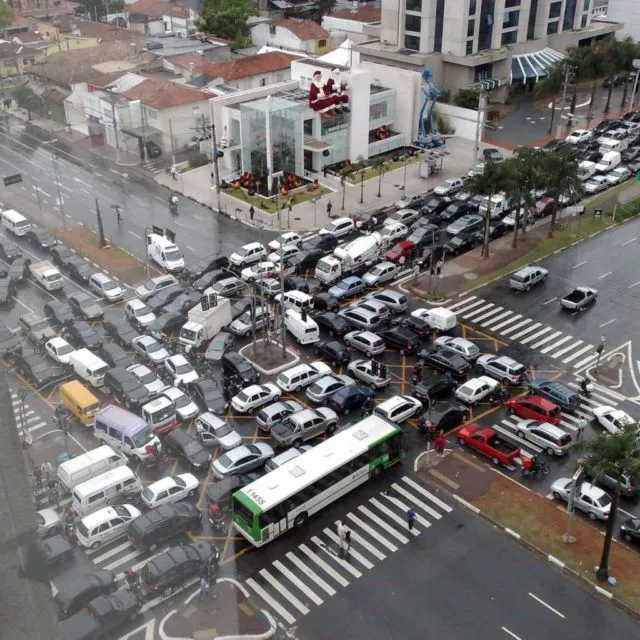 Macet di Jakarta Nggak Ada Apa-apanya Dibanding 7 Kemacetan Terparah Sepanjang Sejarah Ini! 12