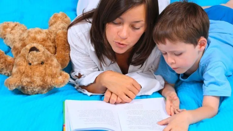 Untukmu Calon Ayah dan Ibu, 9 Alasan Ini Buktikan Mendongeng untuk Anak itu Penting 11