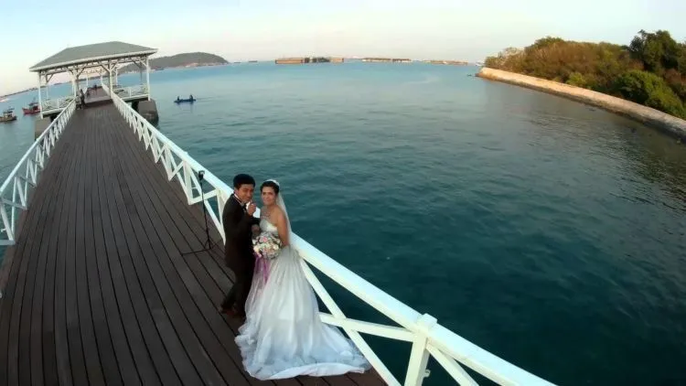 16 Foto Prewedding Unik nan Romantis yang Diambil dengan Drone, Yakin Nggak Kepingin? 17