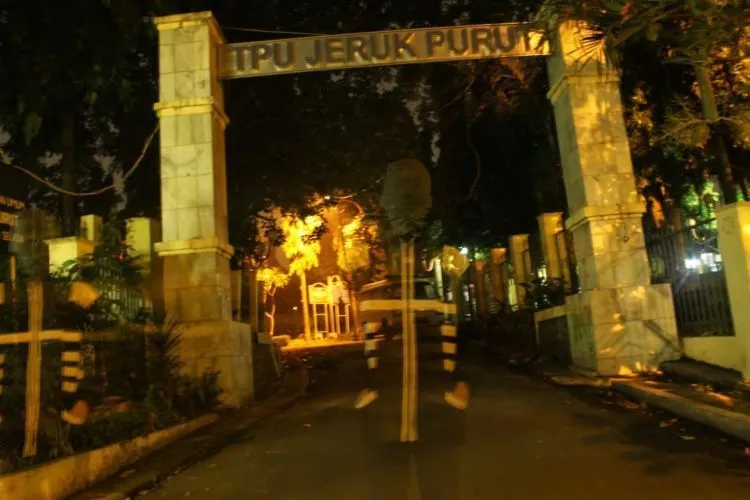 Dari Genderuwo Sampai Pastur Kepala Buntung, TPU Jeruk Purut Memang Lokasi Paling Mistis di Jakarta! 5