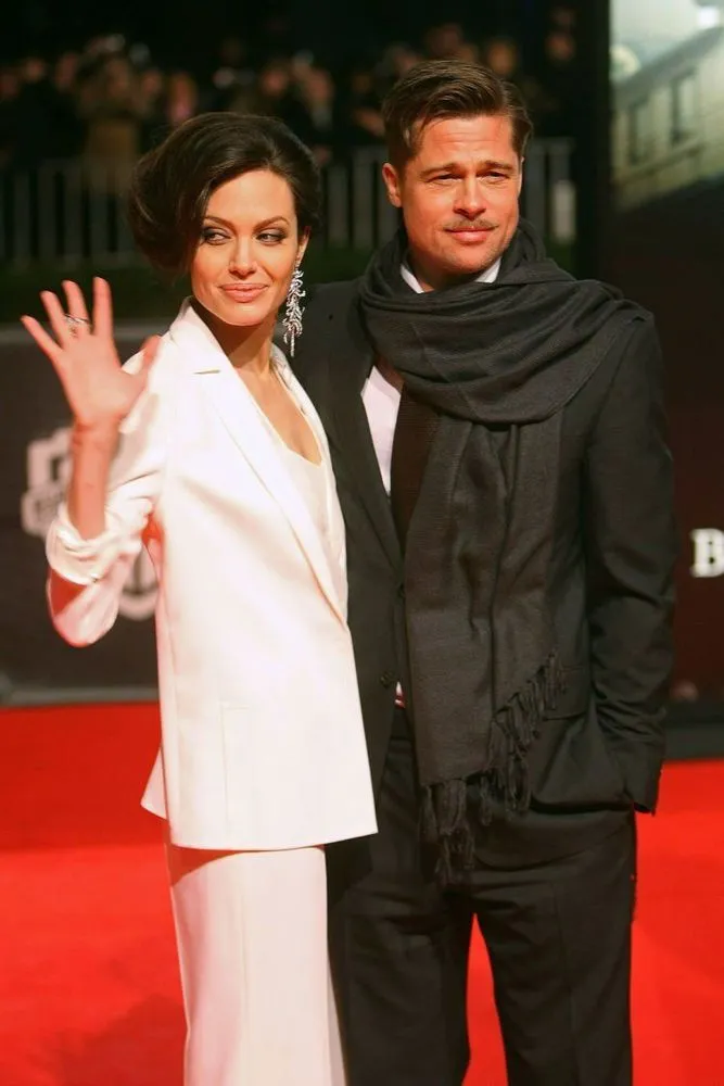Meskipun Ganteng dan Penuh Gaya, Ternyata Brad Pitt Tetap Saja Bikin Angeline Jolie Menceraikannya 16