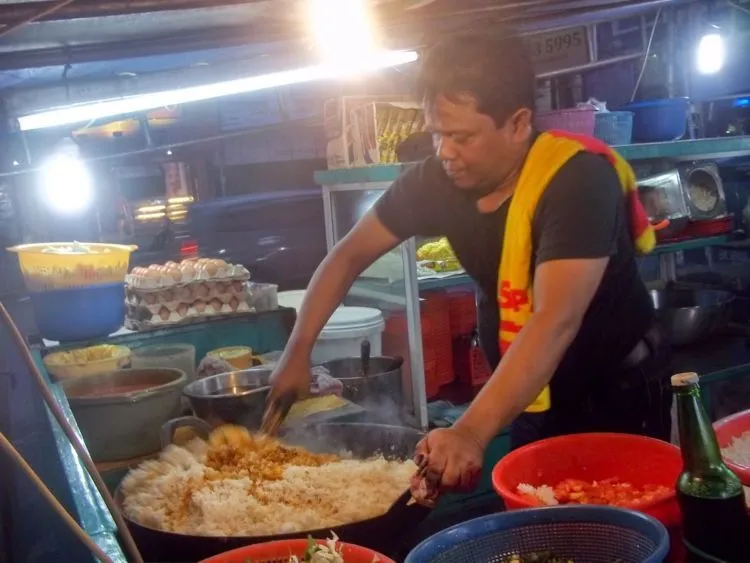 18 Makanan Ini Jadi Bukti Bahwa Kuliner Kaki Lima Adalah Nikmat Surga yang Sebenarnya! 28