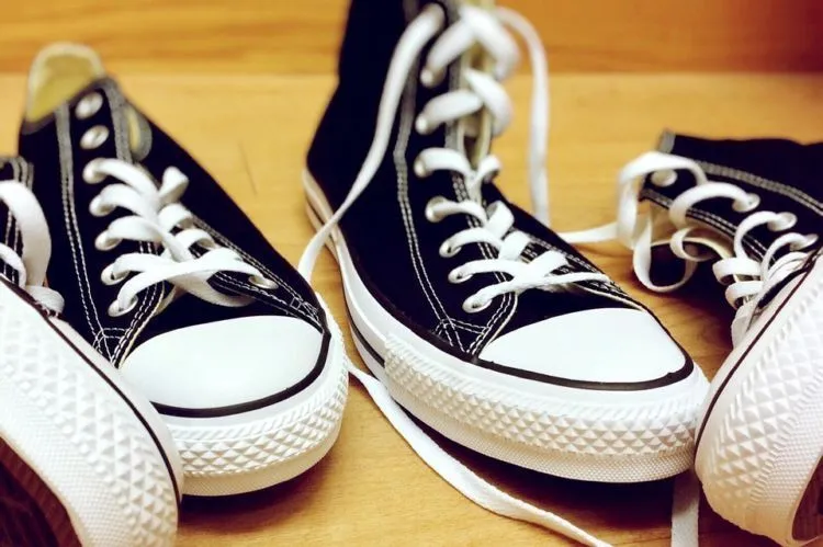 Punya Sepatu atau Tas KW Itu Sah-sah Saja. 4 Cara Ini Membuatmu Makin Bangga Memilikinya! 5