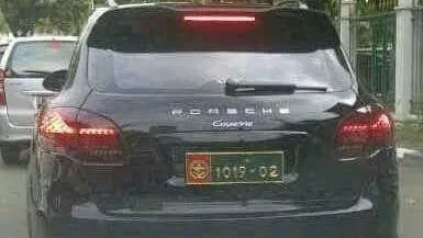 Kelakuan Pengemudi Mobil yang Norak Ini Seolah Bukti Bahwa Kekayaan Nggak Menjamin Kesopanan! 13