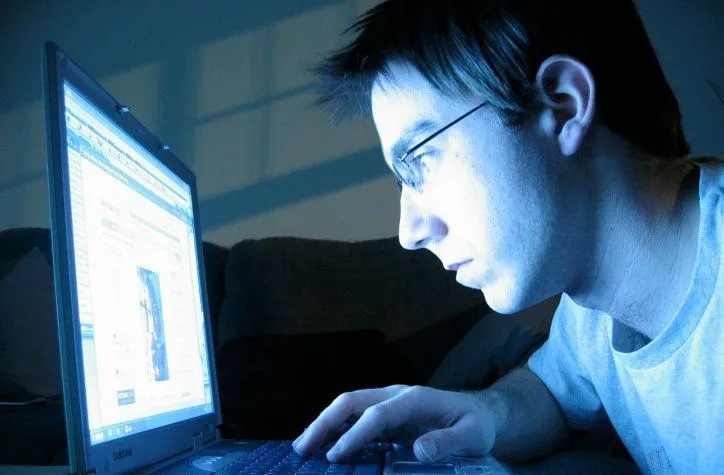8 Sinyal Kalau Pasanganmu Kecanduan Pornografi. Ternyata Bisa Segampang Ini Buat Dilihat 10
