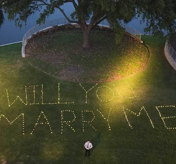 15 Ide Kreatif Lamaran Romantis yang Nggak Biasa, Sudah Dijamin Diterimanya! 31