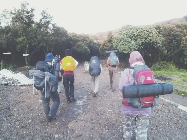 Kamu yang Bisa Merasakan Kehadiran Setan, Hal-hal Aneh Ini Pasti Kamu Rasakan pas Jalan-jalan! 9