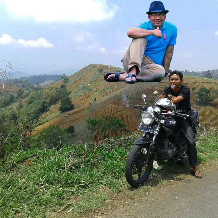Biasanya Sih Ikan Paus, Tapi Kok Jadi Ridwan Kamil. Inilah Gaya Foto UpandUp Baru yang Bikin Ngakak 21