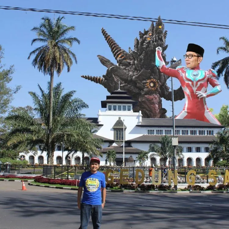 Biasanya Sih Ikan Paus, Tapi Kok Jadi Ridwan Kamil. Inilah Gaya Foto UpandUp Baru yang Bikin Ngakak 22
