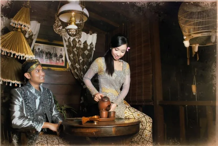 16 Inspirasi Foto Prewedding Bertemakan Tradisional! Berkesan Arif Dan Berbudaya! 28