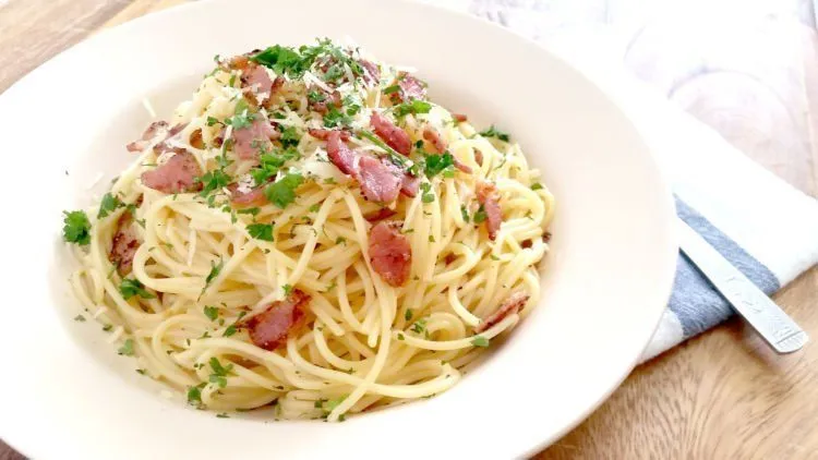 7 Resep Spaghetti Rumahan, Nggak Kalah Enak dari Restoran 9