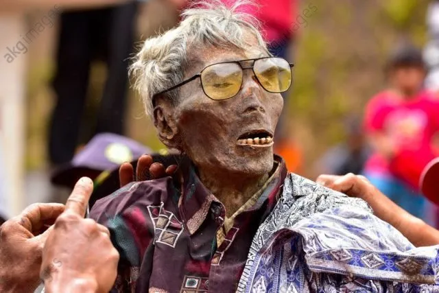 Kamu Boleh Tak Percaya, Tapi 10 Ritual Unik dan Menyeramkan Ini Nyata. Semoga Kuat Bacanya! 13