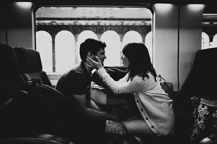 9 Gesture Cowok yang Bikin Cewek Bertanya-Tanya, 'Beneran Serius Atau Nggak Sih Dia?' 17