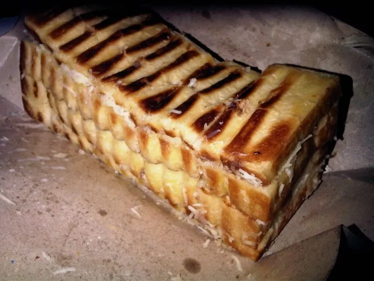 18 Makanan Ini Jadi Bukti Bahwa Kuliner Kaki Lima Adalah Nikmat Surga yang Sebenarnya! 34
