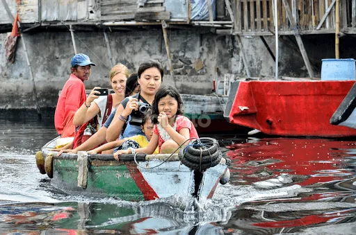 Jakarta Hidden Tour, Wisata di Sudut Kumuh Ibukota. Kemiskinan pun Laku Dijual di Sana! 10