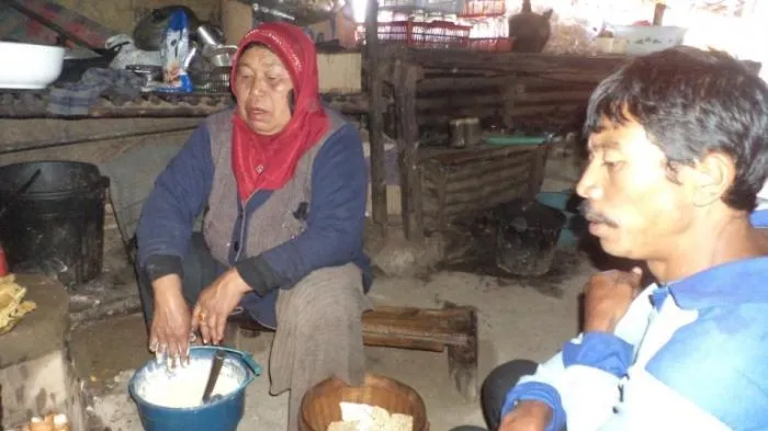Warung Mbok Yem, Warung Tertinggi di Puncak Lawu 7