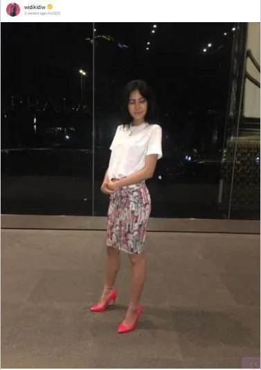12 OOTD Kemeja Putih yang Nggak Membosankan & Simpel 13