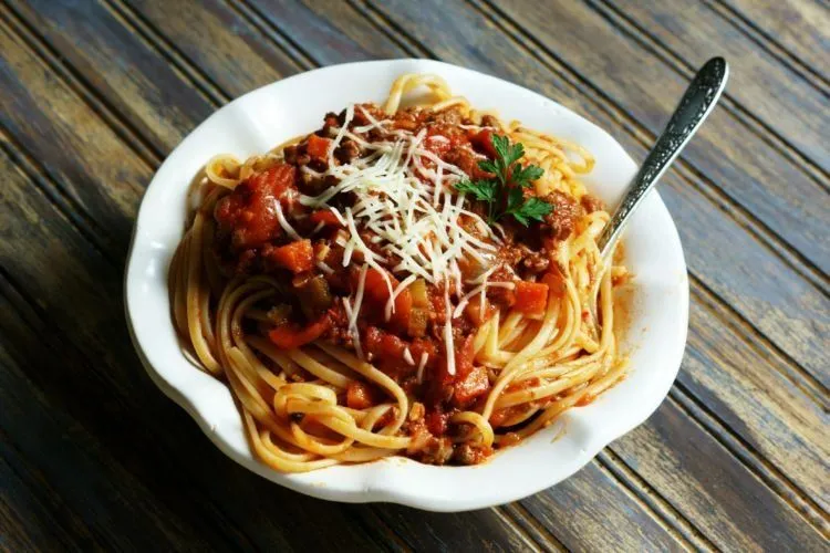 7 Resep Spaghetti Rumahan, Nggak Kalah Enak dari Restoran 8 resep spaghetti
