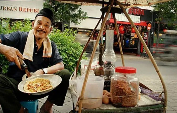 18 Makanan Ini Jadi Bukti Bahwa Kuliner Kaki Lima Adalah Nikmat Surga yang Sebenarnya! 22
