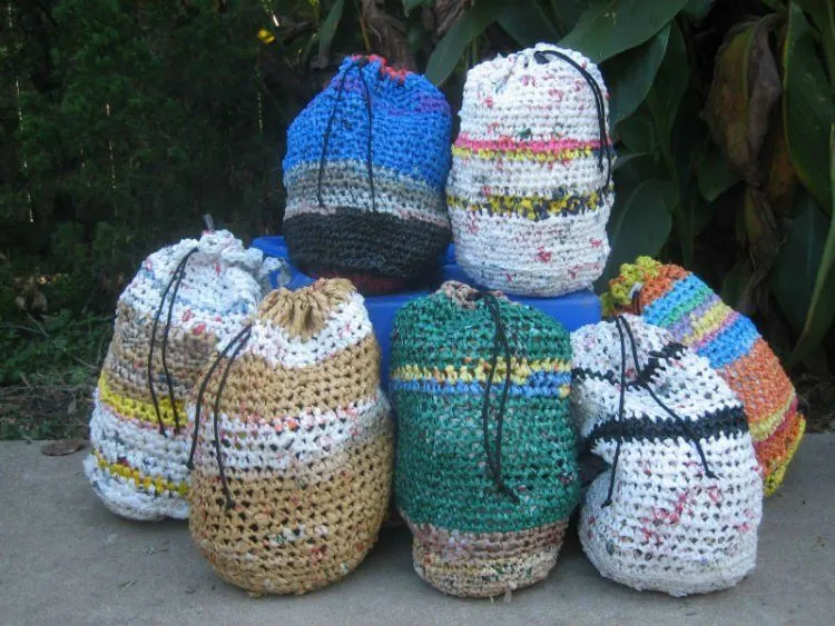 25 Kreasi Kantong Plastik Kresek yang Kreatif & Bermanfaat 53