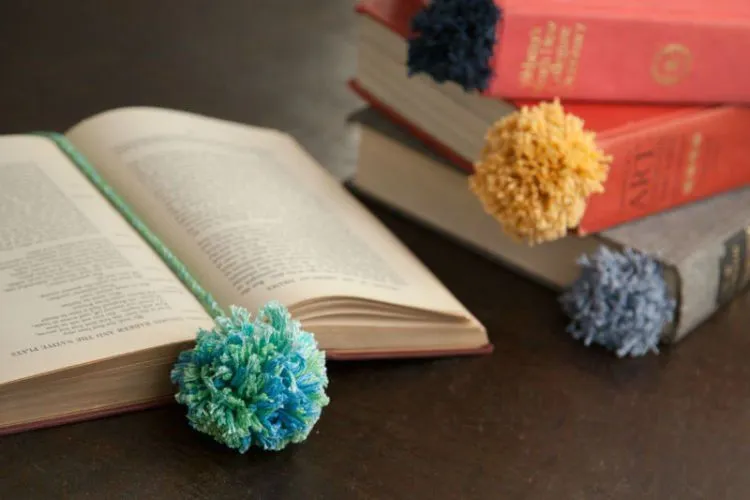 Buatmu yang Suka Baca Novel atau Buku, 12 Kreasi Pembatas Buku Ini Bisa Jadi Teman Barumu! 38