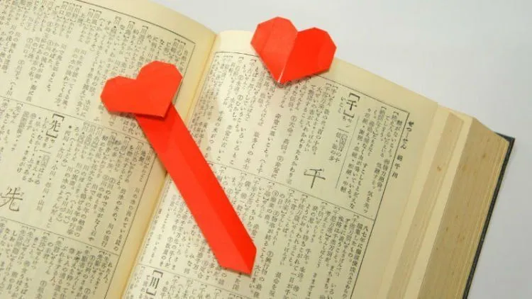 Buatmu yang Suka Baca Novel atau Buku, 12 Kreasi Pembatas Buku Ini Bisa Jadi Teman Barumu! 36