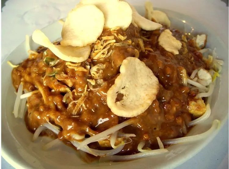 18 Makanan Ini Jadi Bukti Bahwa Kuliner Kaki Lima Adalah Nikmat Surga yang Sebenarnya! 24