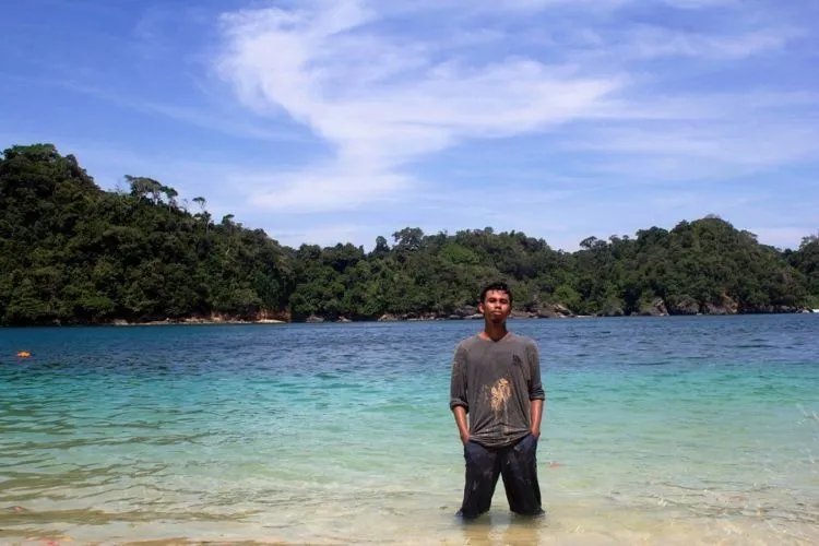Mengintip Pesona Pantai 3 Warna, Surga Dunia yang Bisa Kamu Nikmati di Malang Raya... 10