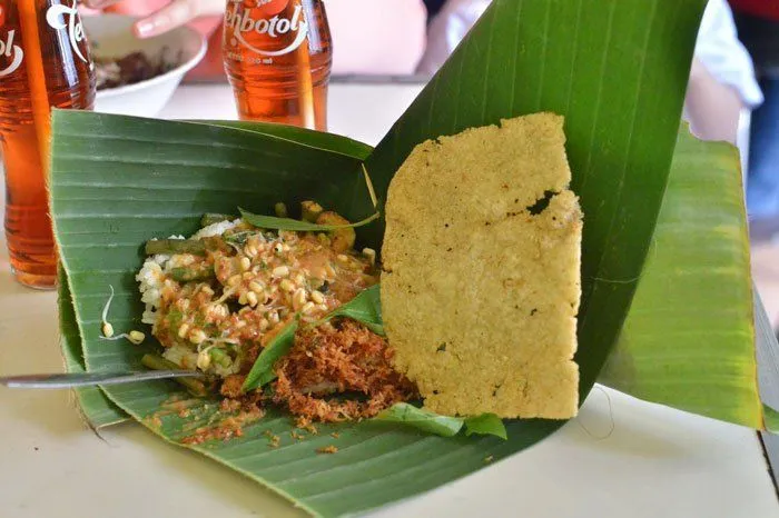 18 Makanan Ini Jadi Bukti Bahwa Kuliner Kaki Lima Adalah Nikmat Surga yang Sebenarnya! 27