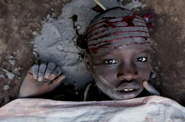 Tradisi Menyayat Wajah Suku Dinka di Sudan. Sebuah Bukti Bahwa Kecantikan Memang Relatif Sih ya... 8