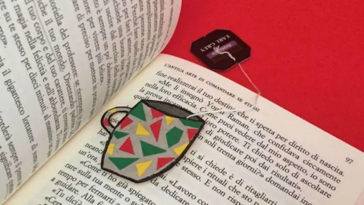 Buatmu yang Suka Baca Novel atau Buku, 12 Kreasi Pembatas Buku Ini Bisa Jadi Teman Barumu! 48